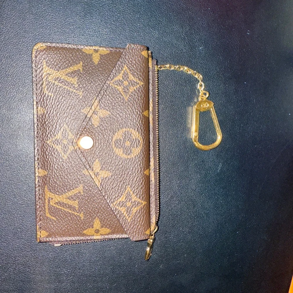 LOUIS VUITTON KEYCHAIN WALLET - Picture 2 of 3